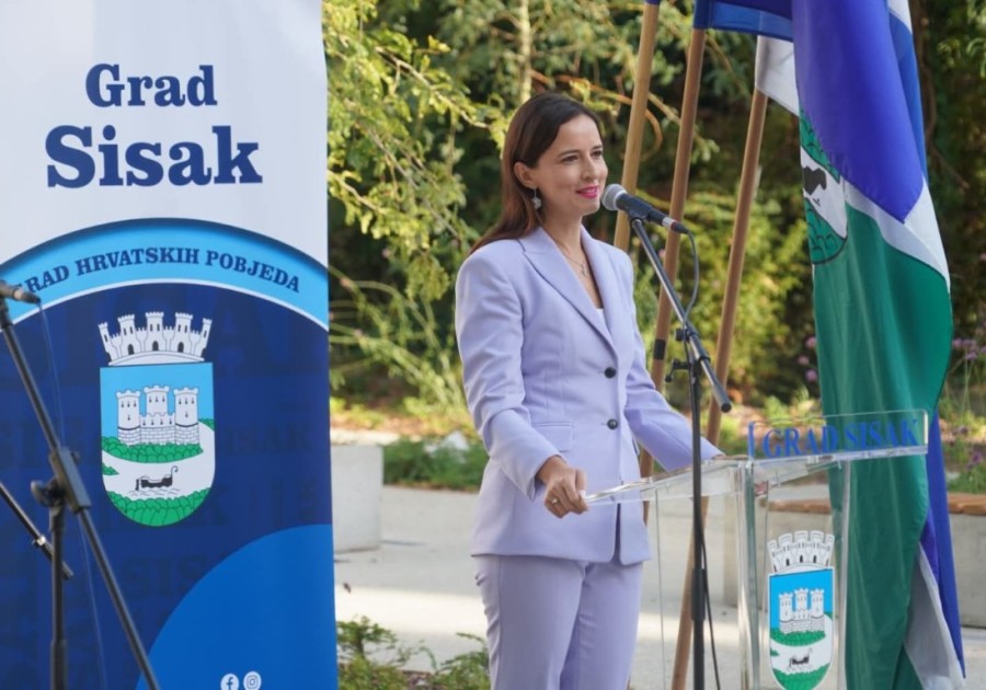 U Sisku održana izložba dječjih radova „Dajem ti srce, grade moj“