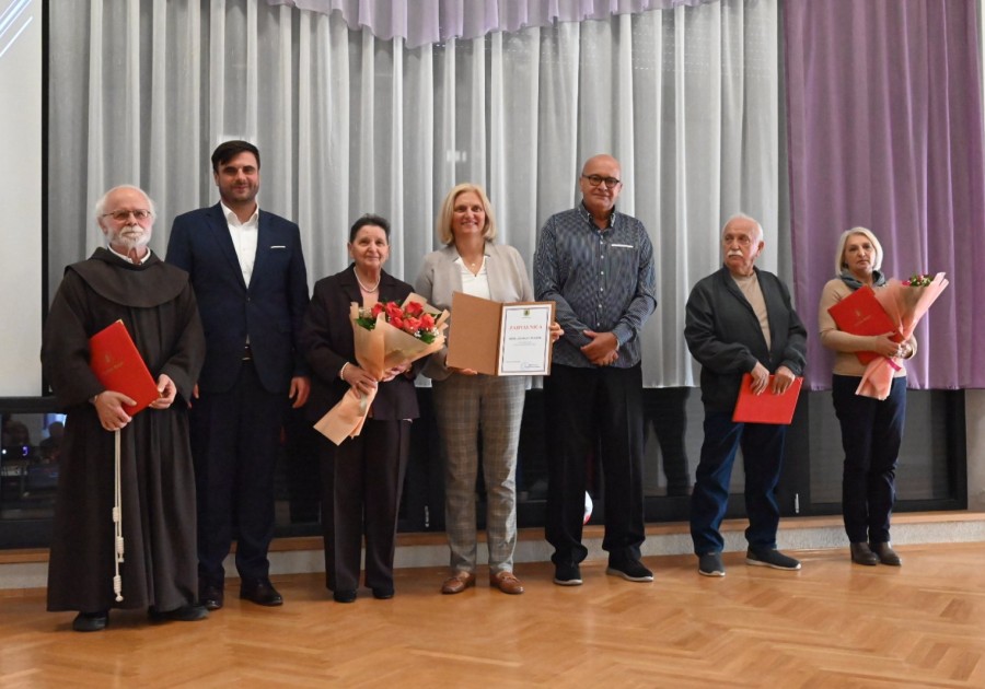 Majur obilježio Dan općine, u Dvoru nastavljena velika ulaganja u cestovnu infrastrukturu 