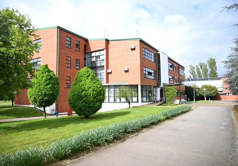 OBNOVLJENA I MODERNO OPREMLJENA ŠKOLSKA SPORTSKA DVORANA SŠ TINA UJEVIĆA U KUTINI