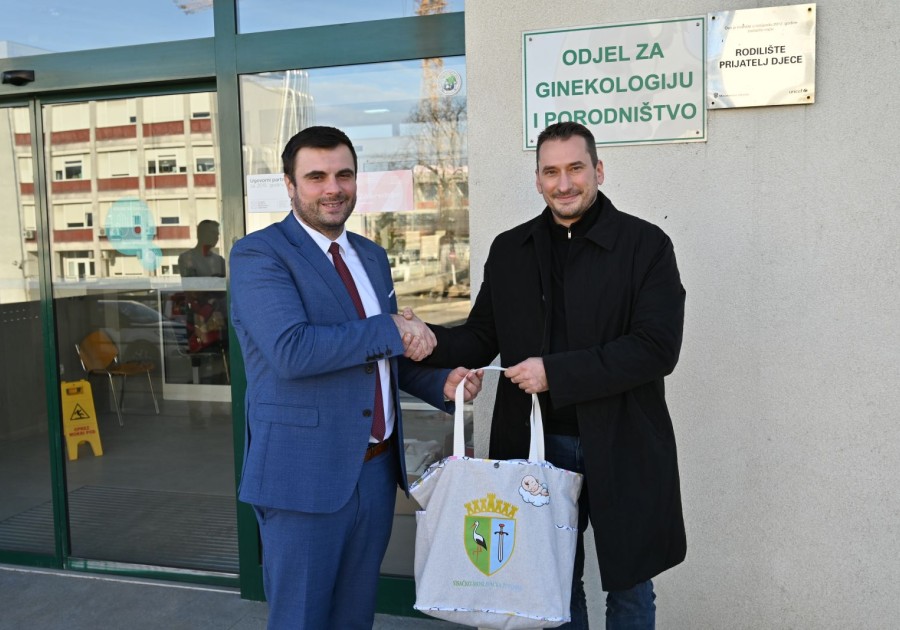 SMŽ OSIGURALA POKLON-PAKET ZA SVAKO NOVOROĐENO DIJETE